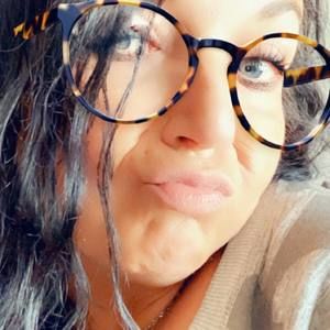 Meet your Posher, Elaine